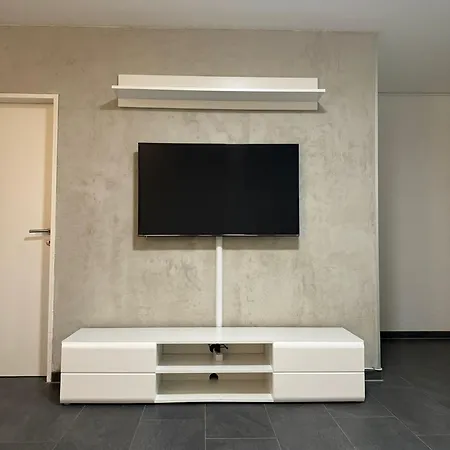 Modern & Zentral In Lev, Schnell In Koeln Ddorf, Schnelles Wifi, Netflix