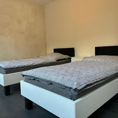 Modern & Zentral In Lev, Schnell In Koeln Ddorf, Schnelles Wifi, Netflix *