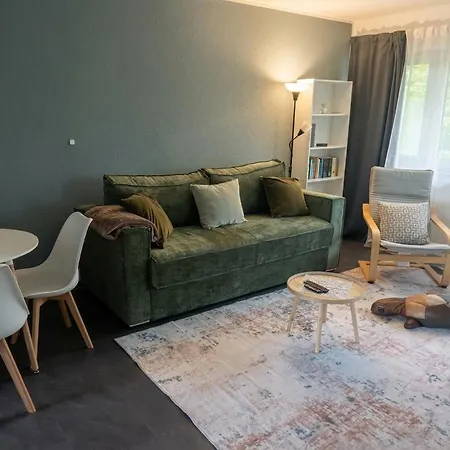 Opladen, 4 Gaeste, Parkplatz, Wlan *