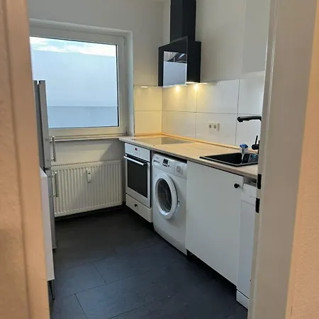 Opladen, 4 Gaeste, Parkplatz, Wlan *